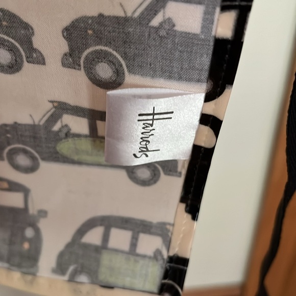 Harrods apron NWOT Adult sized Waterproof Fabric Spill proof Mess protection - Picture 3 of 7